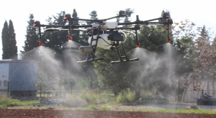 AÜ üZiraat Fakültesine eğitim ve ar-ge amaçlı ilaçlama dronu hibe edildi