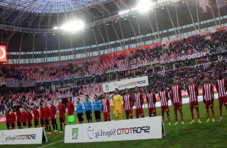 Spor Toto Harika Lig: DG Sivasspor: 0 Galatasaray: 1 (İlk yarı)