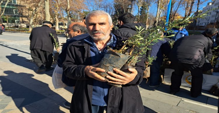 "Yılbaşında Ağaç Kesme, Fidan Dik"