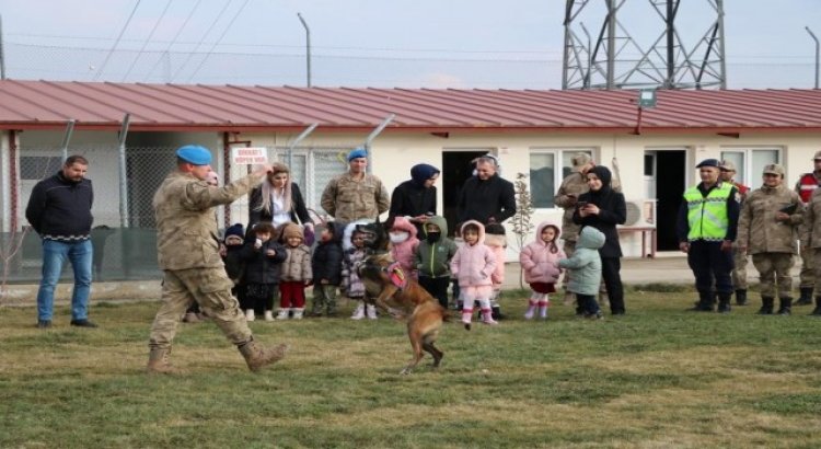 Minik öğrenciler, jandarmada dolu dolu bir gün geçirdi