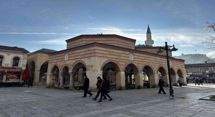 Kastamonuda 517 yıllık tarihi cami tadilat için ibadete kapatılıyor