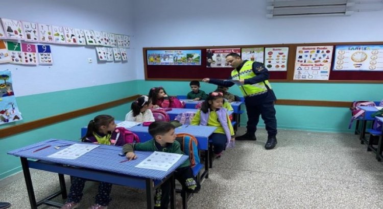 Jandarma ekiplerinden öğrencilere trafik semineri