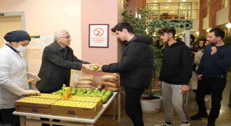 Sınav haftasında ESOGÜlü öğrencilere kumanya desteği