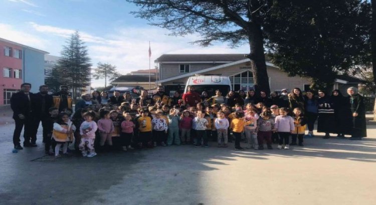 Minik öğrenciler ambulansı tanıdı