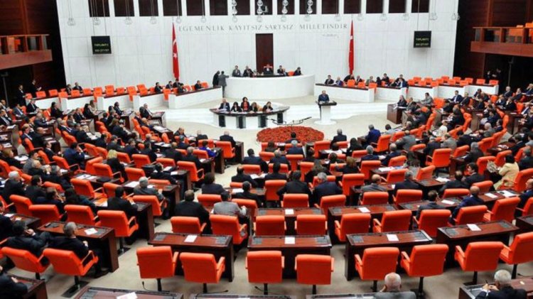 Son Dakika: Sözleşmeliye kadro düzenlemesi komisyondan geçti