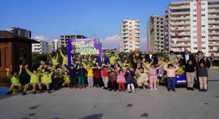 Çocuklar eğlenerek öğreniyor: 10 bin öğrenciye trafik eğitimi