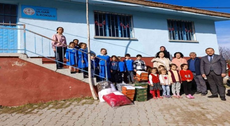 Başkan Ergünden öğrencilere karne hediyesi