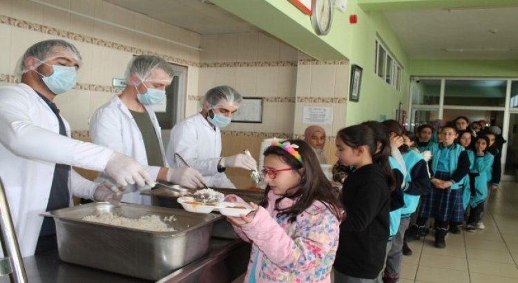 Ücretsiz yemeğe öğrencilerden tam not: Anne eli değmiş gibi