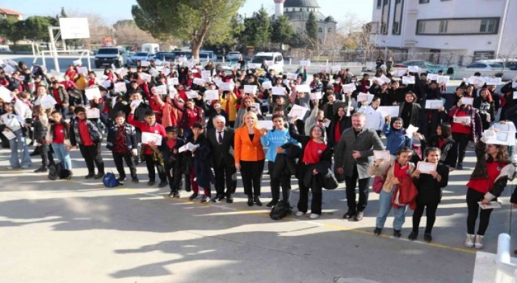 Başkan Doğan miniklerin karne heyecanına eşlik etti