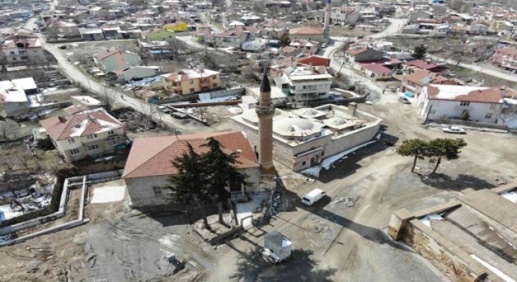 (ÖZEL) Karamanoğlu Mehmet Beyin yaptırdığı 800 yıllık cami halen ayakta