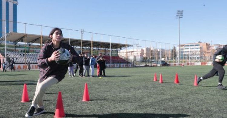 BÜYÜKŞEHİR’DEN DEPREMZEDE ÇOCUKLARA SPORLA PSİKOLOJİK DESTEK