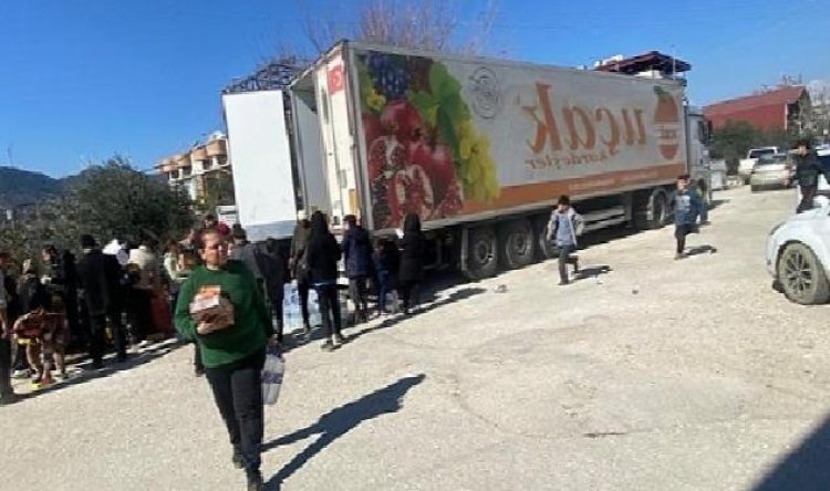 Yaş meyve zerzevat kesimi, araçları ile Türkiye’nin yardımlarını sarsıntı bölgesine taşıyor