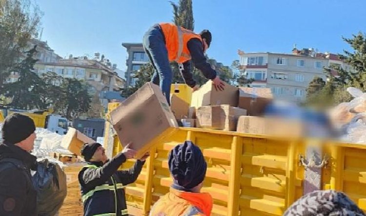 Gölcük’ten Deprem Bölgelerine 41 Tır Yardım Malzemesi