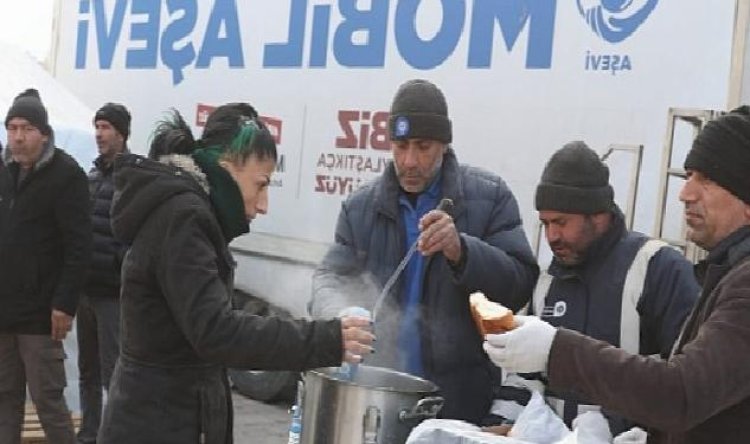 Hatay’da depremzede ve görevli personele sıcak yemek