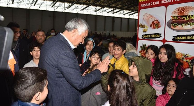 Başkan Zeydan Karalar depremzede vatandaşların yanında