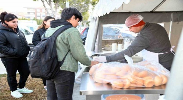 Manavgat Belediyesinden öğrencilere sıcak çorba