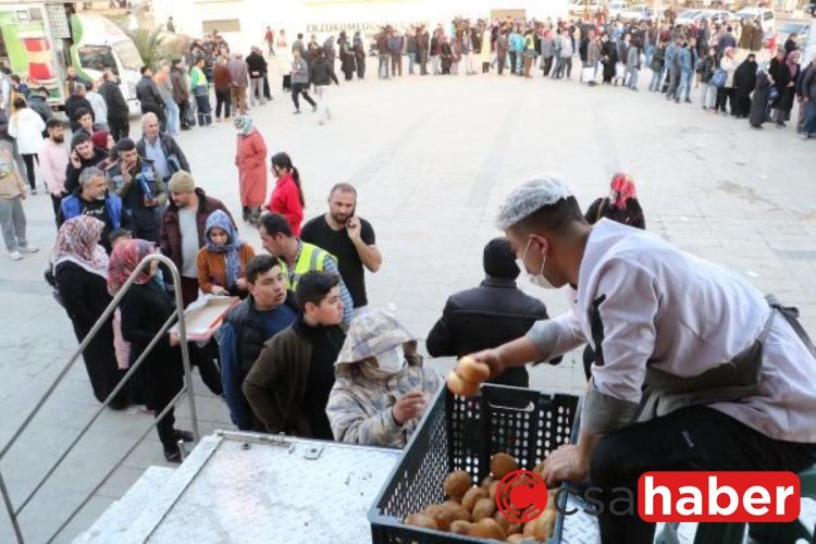 Kahramanmaraş’ta jandarma, günde 7 bin depremzedeye yemek çıkarıyor