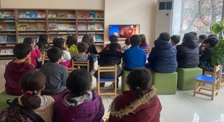 Altınova Halk Kütüphanesinde sinema günü