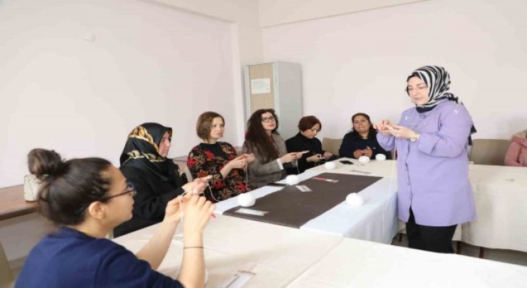 Kütahyada depremzede kadınlar için oyuncak bebek yapım kursu