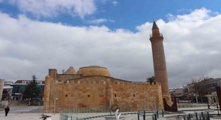 Tarihe tanıklık eden medrese görüntüsü ile hayran bırakıyor