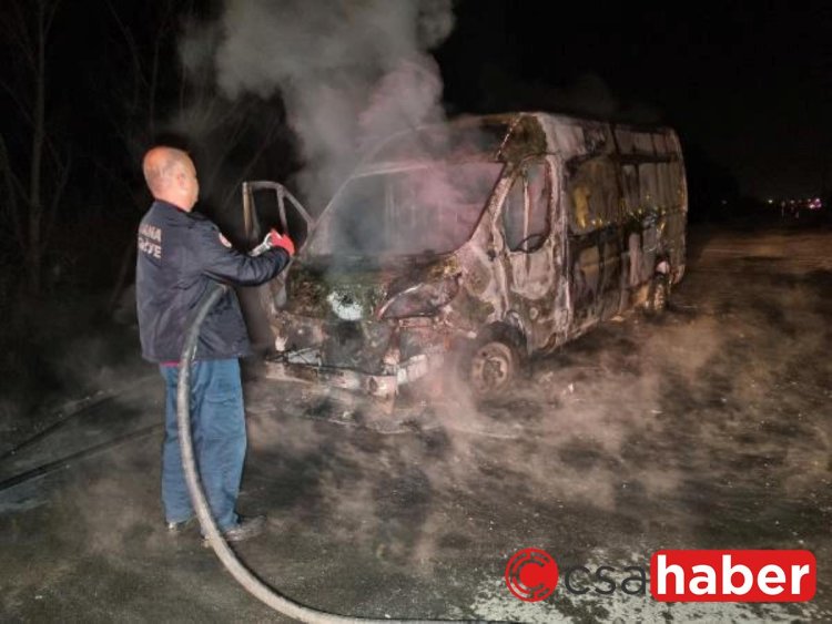 ADANA’DA MOTOSİKLETİ TAKİP EDEREK SİLAHLI SALDIRIDA BULUNAN KİŞİLER,KULLANDIKLARI ARACI ATEŞE VERİP KAÇTI