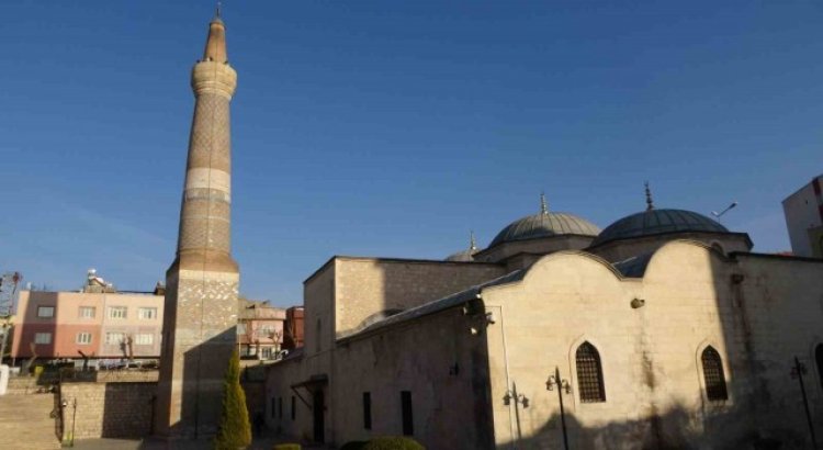 Siirtte 9 asırlık tarihi Ulu Camii dayanıklılığıyla depreme meydan okuyor