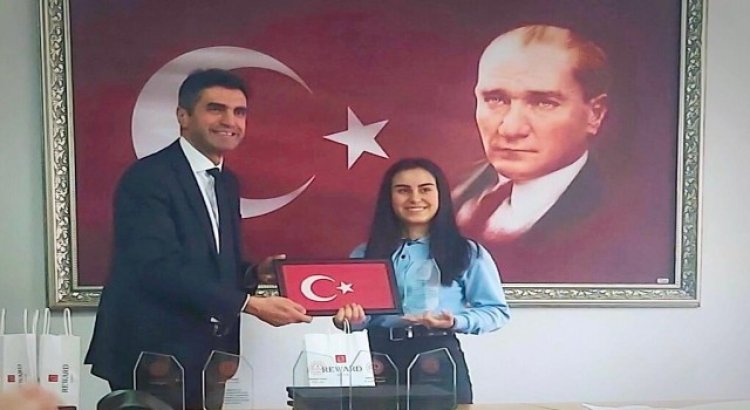 Eskişehir Ticaret Borsası Ortaokulu öğrencisi Yağmur Bilgiç Odunpazarı birincisi oldu