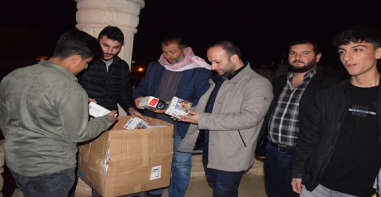 Viranşehir Belediyesi, Adıyaman’da Depremzedelere Kandil Simidi Dağıttı