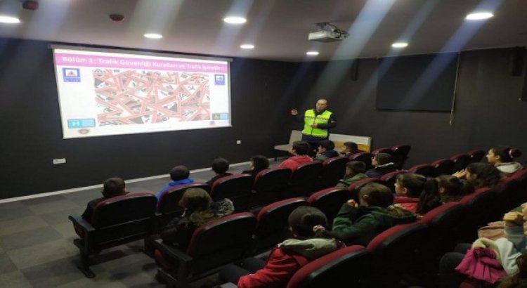 Bingölde jandarmadan öğrencilere trafik eğitimi