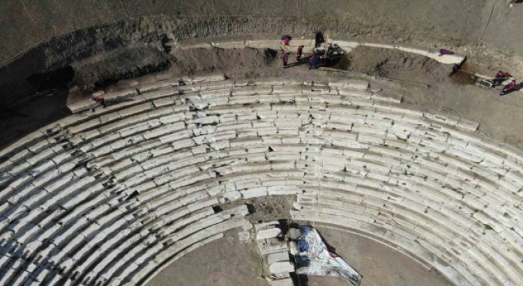 Yunan öğretmen tarihi antik kente hayran kaldı