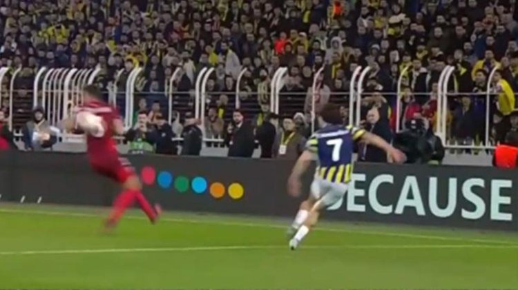 F.Bahçe-Sevilla maçında çıldırtan hakem yönetimi! Net penaltıyı 5 dakika incelediler