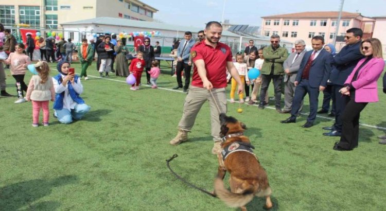 Depremzede çocuklar şenlikte bir araya gelerek Nevruzu kutladı