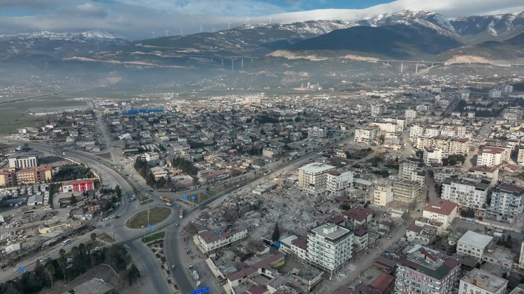 Ev ve iş yerleri hasarlı depremzedelerin elektrik borçları silinecek