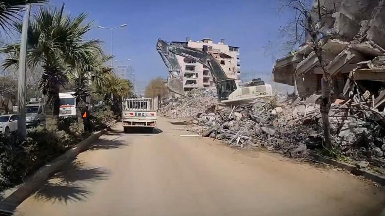 Depremin ardından Hatay sokakları araç kamerasında