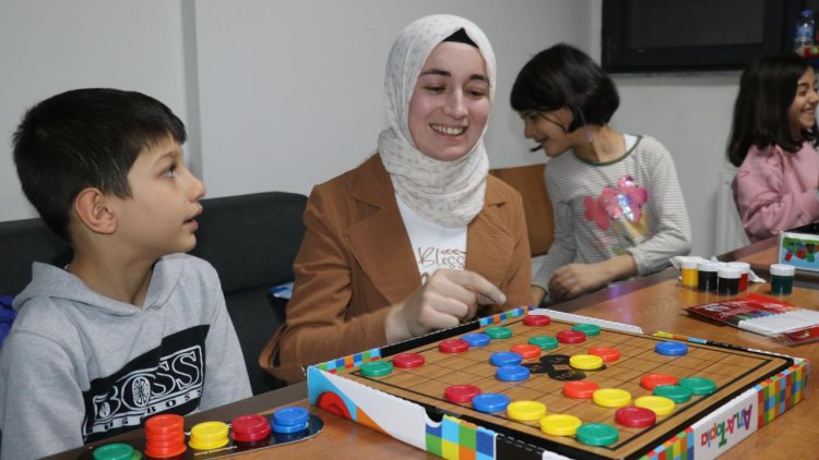 Öğretmenler depremzede öğrenciler için gönüllü mesaide