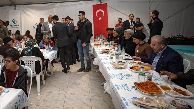 TBMM Başkanı Şentop, Hatay’da depremzedelerle iftar yaptı