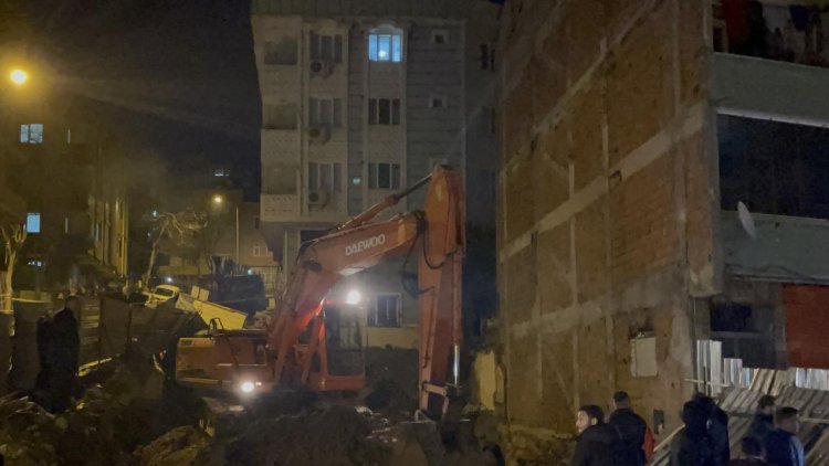 Bayrampaşa’da kayma meydana gelen bina tahliye edildi