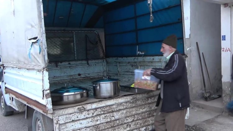 Kırıklı köyünde 20 yıllık gelenek: Yoldan geçenlere iftar ikramı