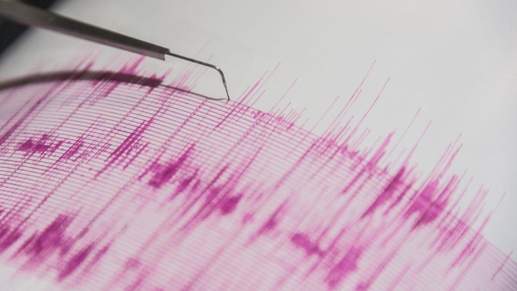 İran’ın Türkiye sınırında 5,6 büyüklüğünde deprem