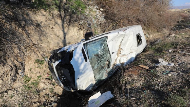 Malatya’da öğrenci servisi devrildi: 4’ü öğrenci 5 yaralı