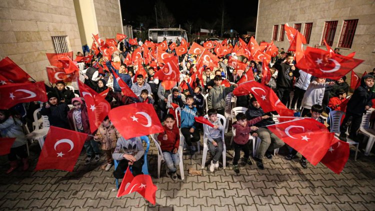 Çadır kente kurulan dev ekranda milli maç heyecanı