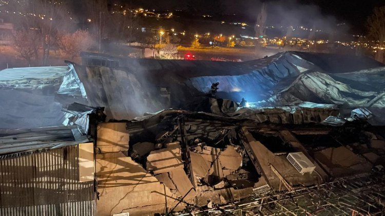 Kayseri’de fabrika yangını: Fabrikanın çatısı çöktü