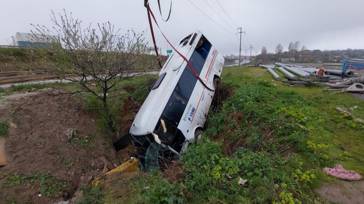 Kocaeli’de servis midibüsü devrildi: 8 yaralı