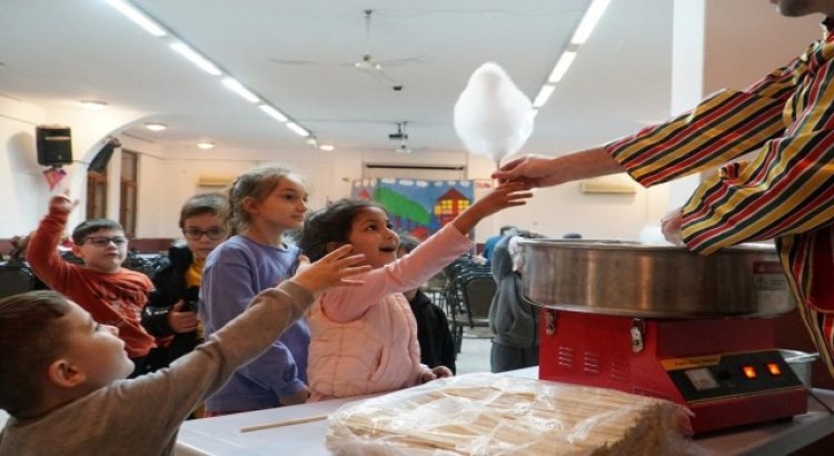 Gölcükte çocuklar Ramazan akşamını doyasıya eğlenerek geçirdi