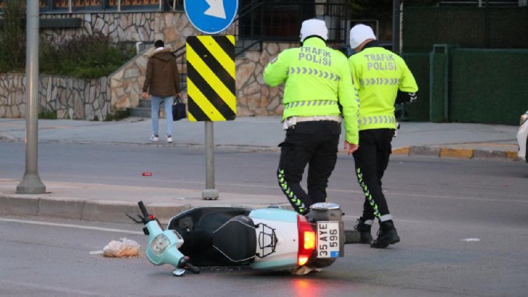 İzmir’de direğe çarpan motosikletin sürücüsü ağır yaralandı