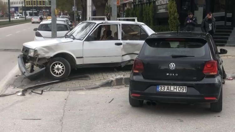 Bir saat önce devrini aldığı araçla kaza yaptı