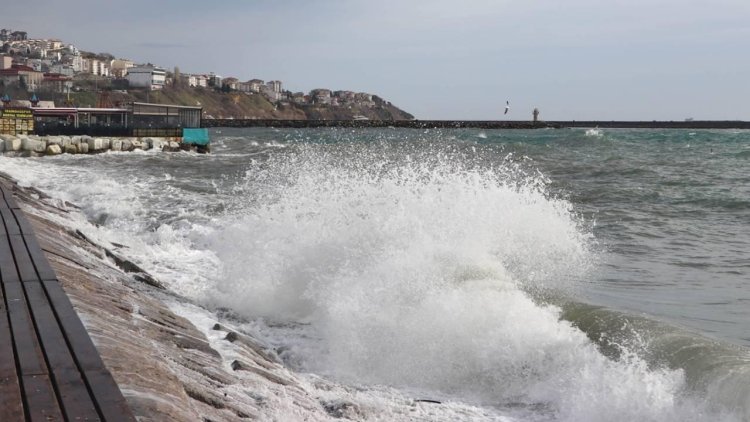 Marmara ve Ege bölgelerine kuvvetli lodos uyarısı