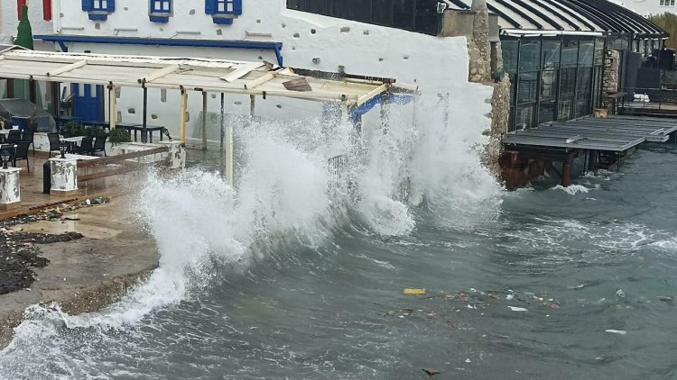 Çanakkale’de feribot seferlerine fırtına engeli