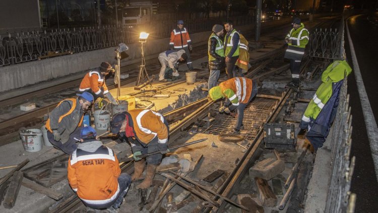 İstanbul’da kamyonun çarptığı üst geçit yenileniyor