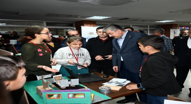 Öğrenciler, otobüs seyahatlerinde karşılaşılan problemlere yönelik geliştirdikleri çözümleri sergiledi